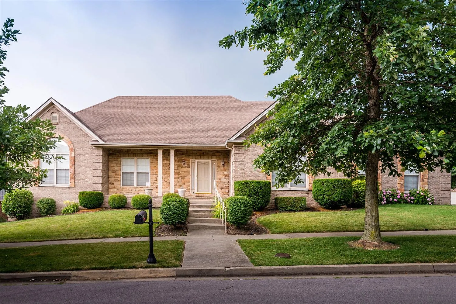809 Livania Ln photo 1