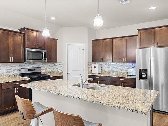 5th image of 1105 Davy St
