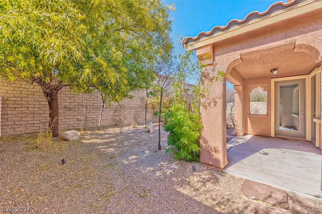 3 bed, 2.5 bath, 2470 sqft, $2,800 — Photo 4