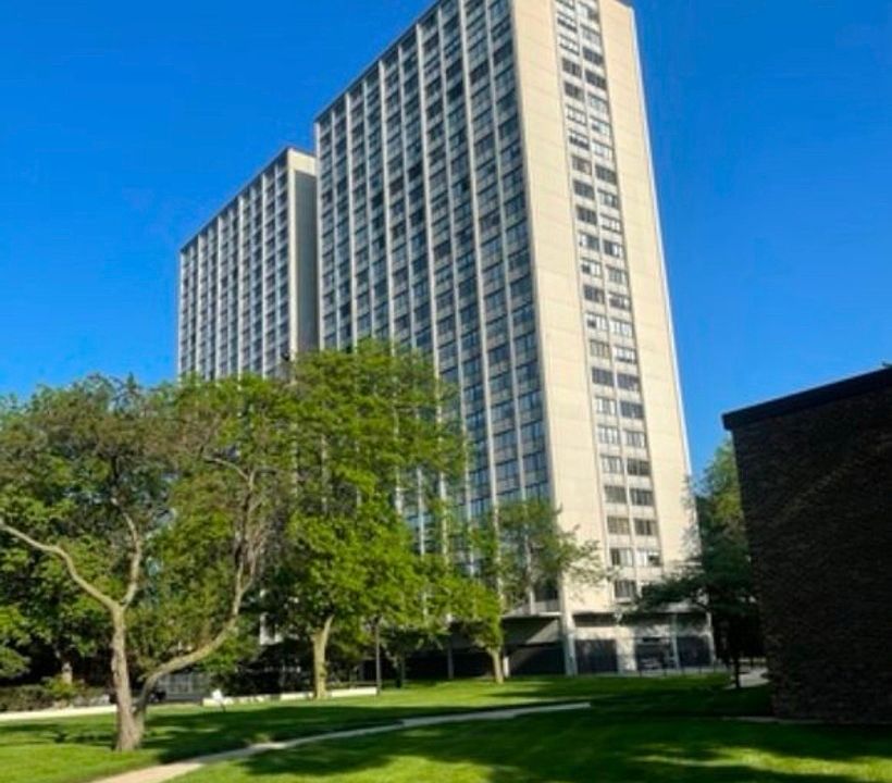 1st image of 4850 S Lake Park Ave APT 1604