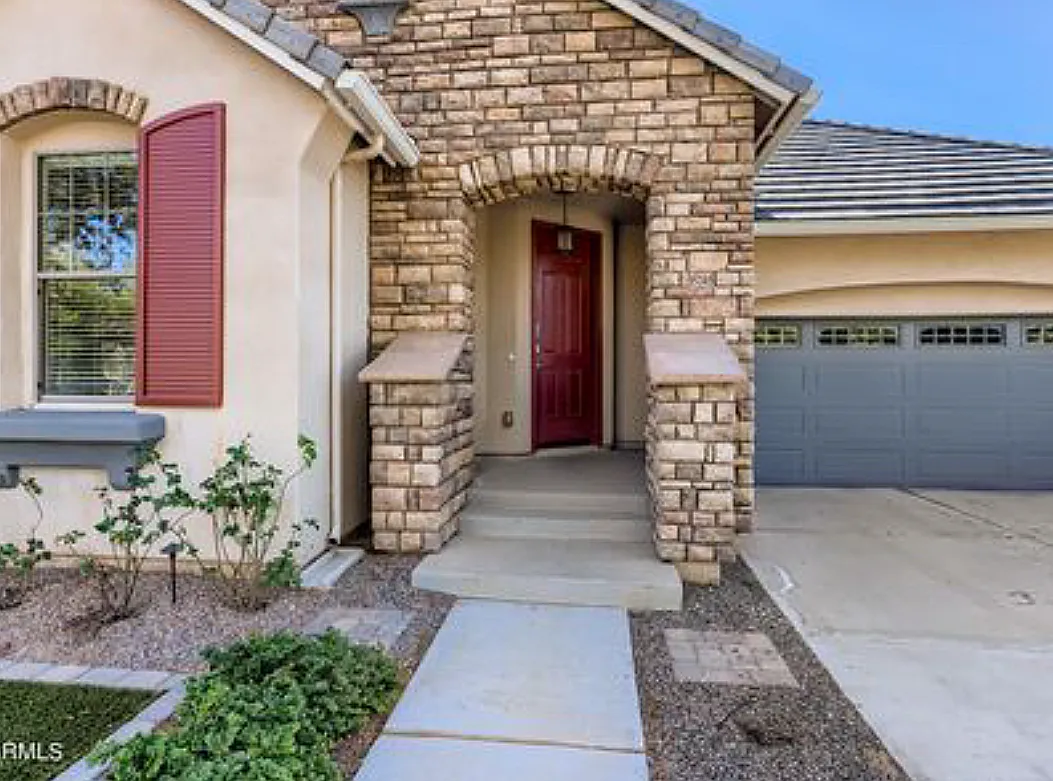 3 bed, 1353 sqft, $2,000 — Photo 3