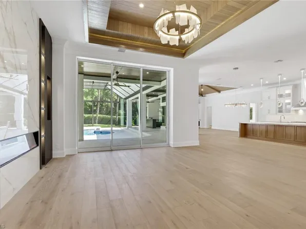 1331 Little Blue Heron CT, NAPLES, FL 34108