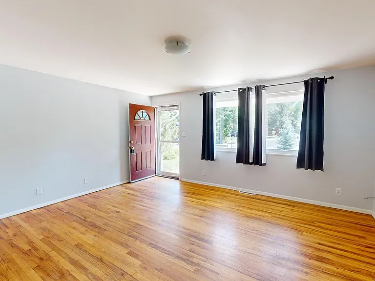 3295 Euclid Ave — Photo 4