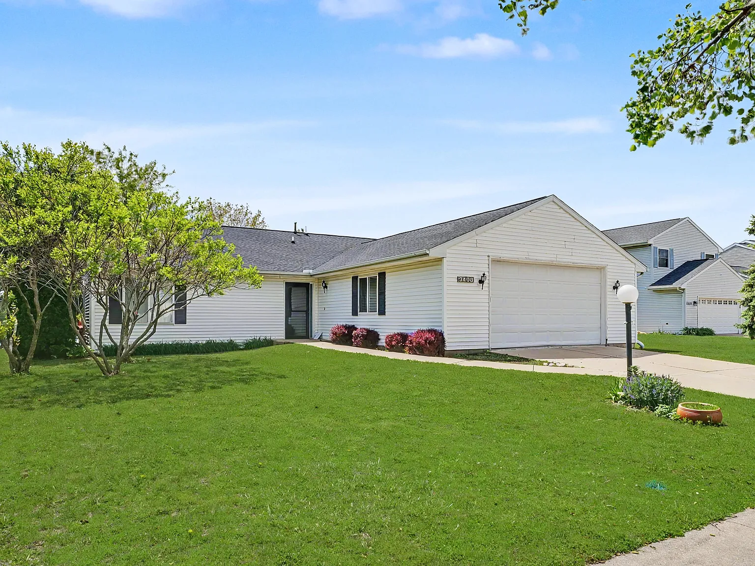 3 bed, 1650 sqft, $2,240 — Photo 2