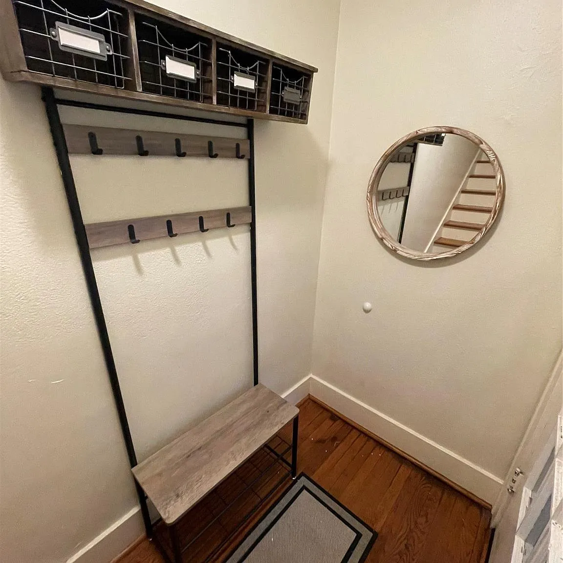 2 bed, 1.0 bath, 2490 sqft, $2,730 — Photo 3