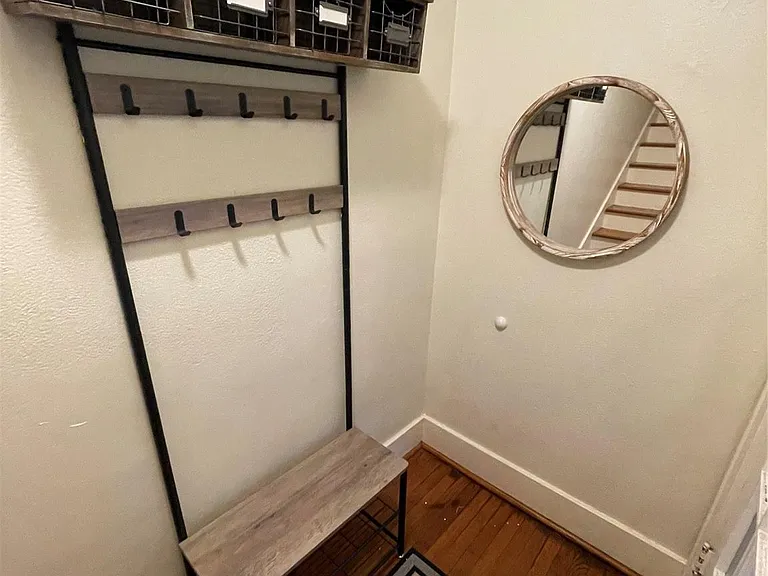 1604 Castle Ct — Photo 3