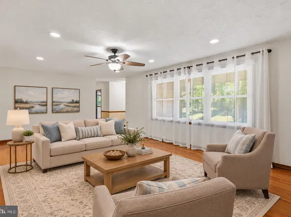 160 Amber Ln, Huntingtown, MD 20639