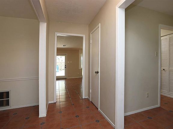 5th image of 9267 Rockhurst Dr
