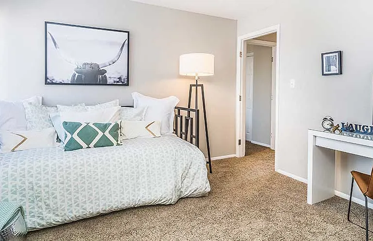 The Lakes at Fountain Square Apartment Homes — Photo 10
