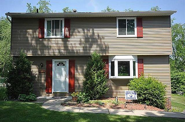 1st image of 2972 Amy Dr