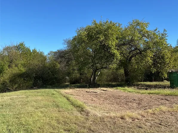 304 NW 4th St, Kingston, OK 73439