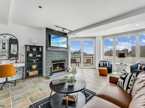 600 Harbor Blvd, 926 BLDG 600 #926, Weehawken Twp., NJ 07086