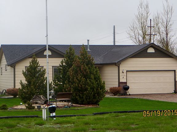 Beautiful front yard! 