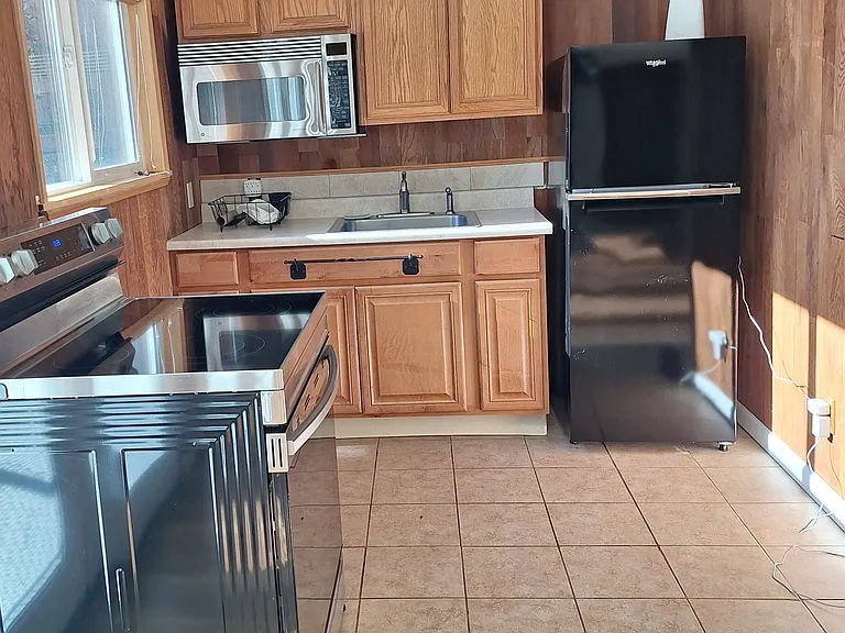 3303 SW Arnold St — Photo 6