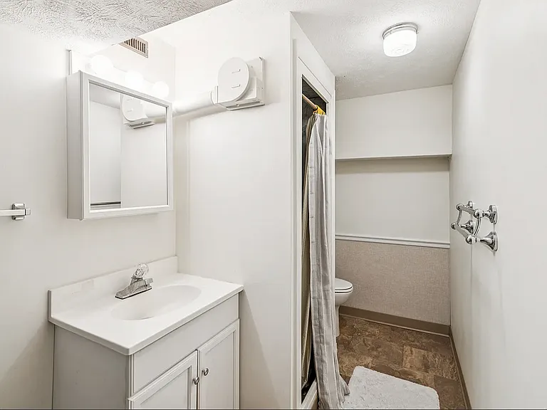 220 B St — Photo 32