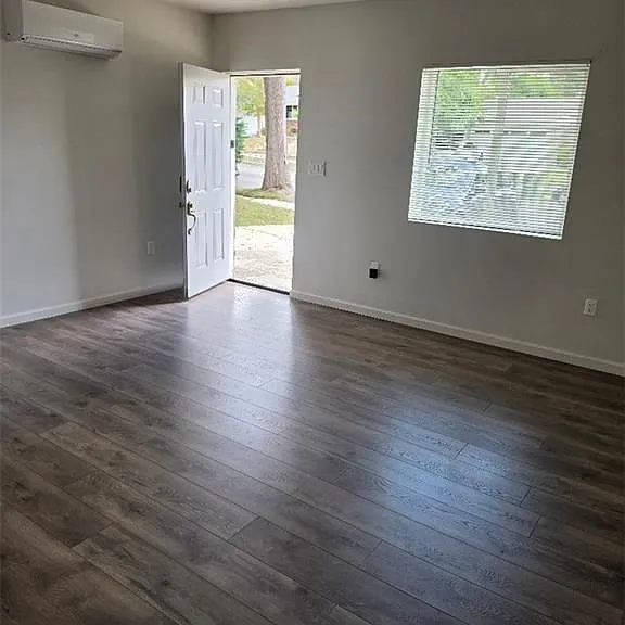 8371 Capistrano Ave — Photo 6