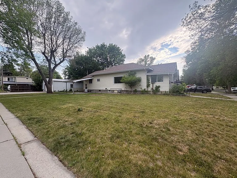 106 Burlington Ave — Photo 2