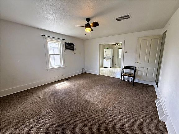 4th image of 814 E 4th Street
