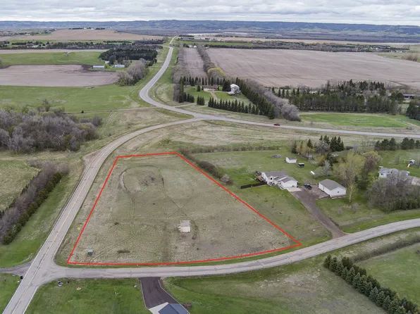 4011 Scenic Dr, Bismarck, ND 58504