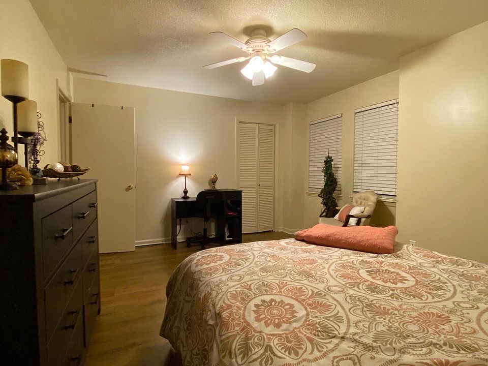 1st image of 109 Lancelot Ct APT 11