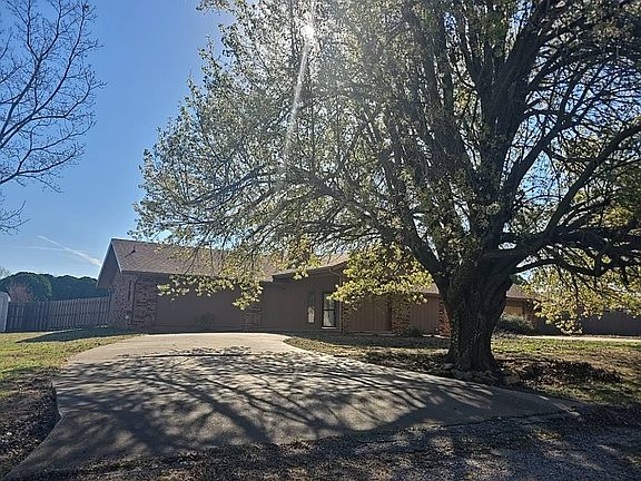 3rd image of 9 N Misty Isle Rd