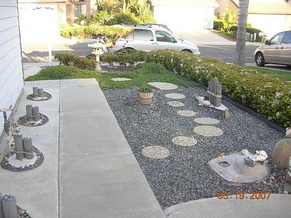 Side yard low maintenance