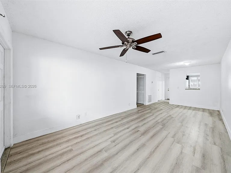 446 SW 4th Ave #2 — Photo 2