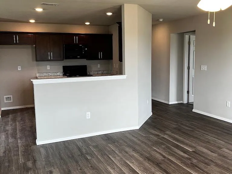 2816 W McLaren Dr — Photo 3