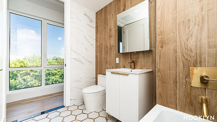 Bathroom, photo 1