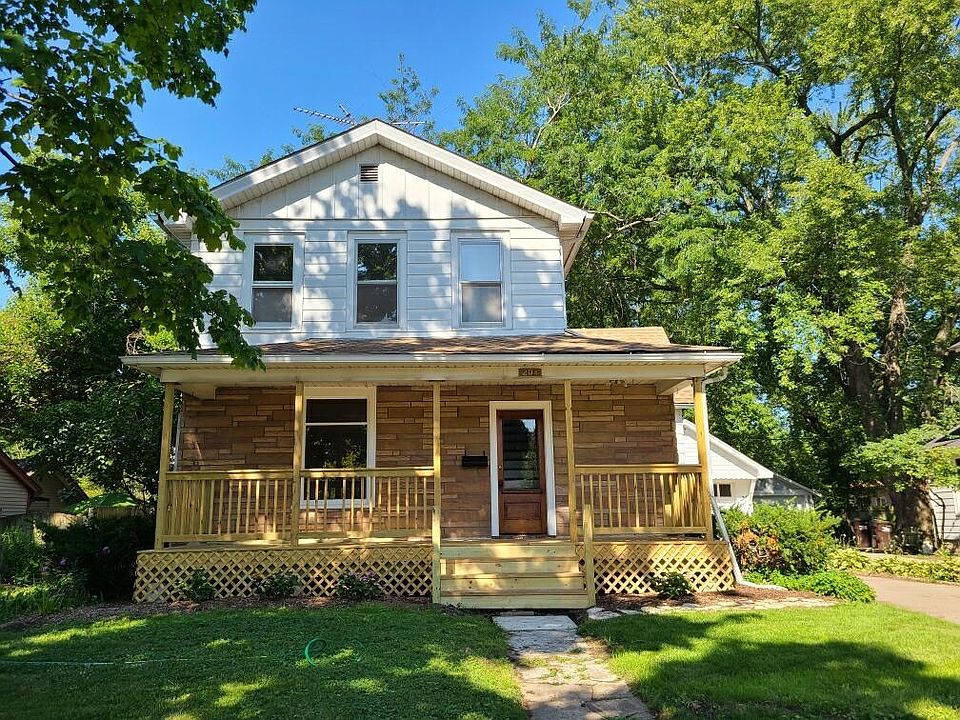 208 1st St. Crystal Lake, IL