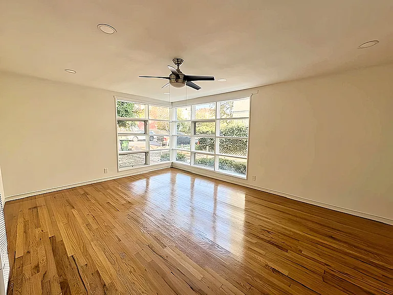 215 N Kenmore Ave #D — Photo 3