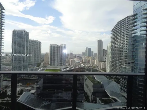 45 SW 9th St APT 2709, Miami, FL 33130