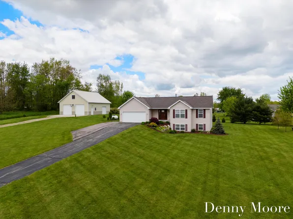 10387 Spring Valley Dr SE, Alto, MI 49302