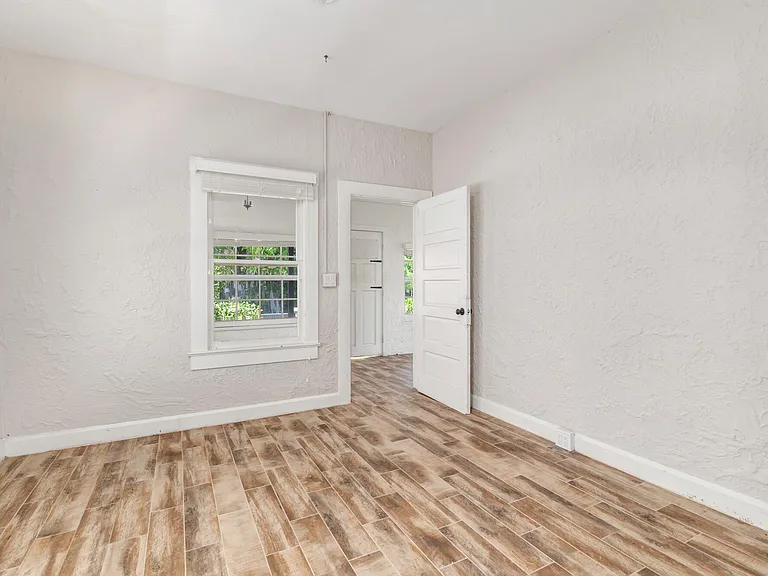364 Puritan Rd — Photo 17
