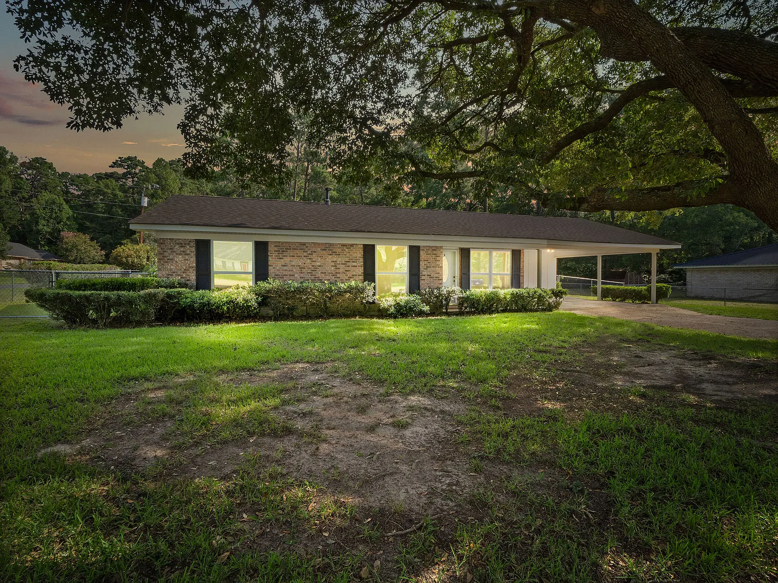 3 bed, 3129 sqft, $1,600 — Photo 1
