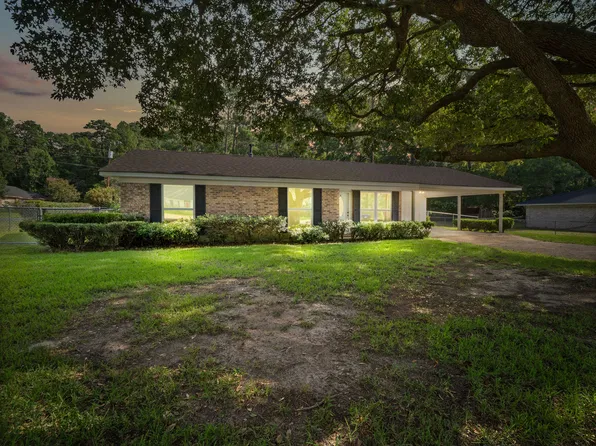 179 Country Club Cir, Leesville, LA 71446