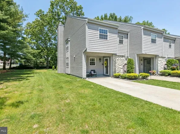 11 Harbor Dr, Hammonton, NJ 08037