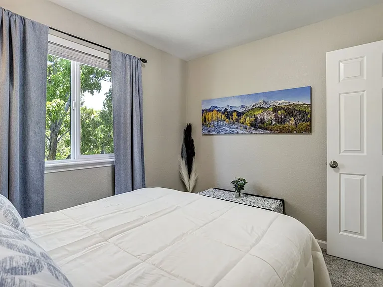 985 Apollo Ct — Photo 13