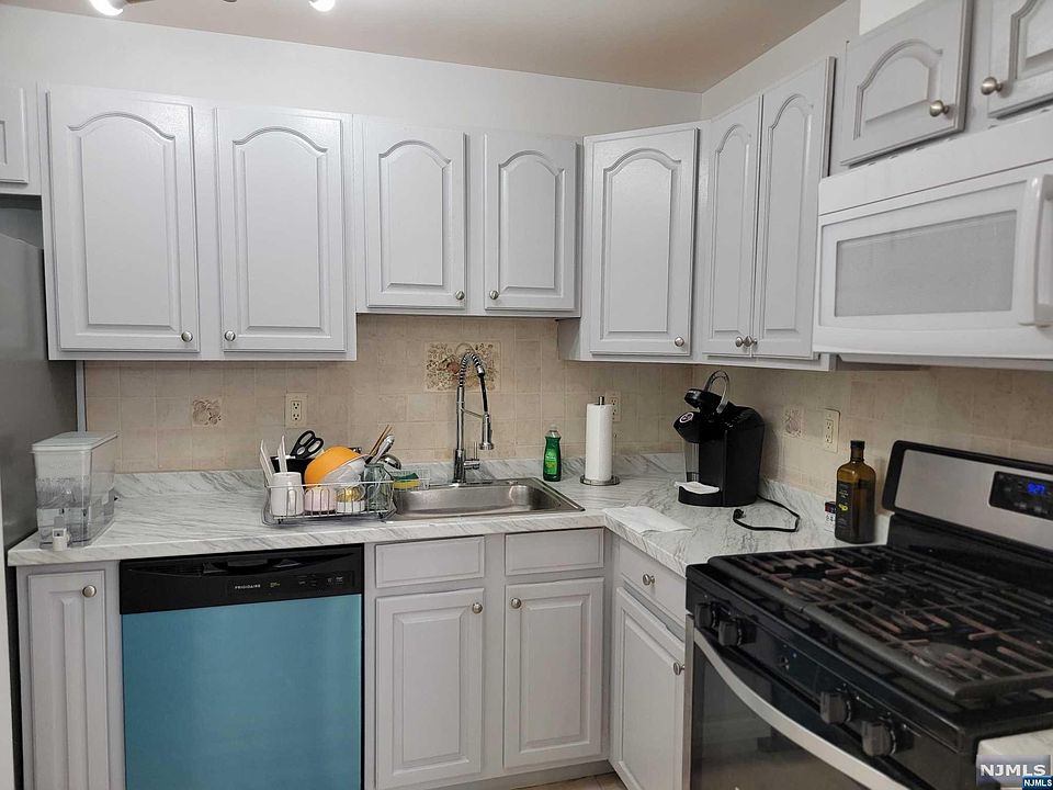 1st image of 385 Kamena St #3B-8