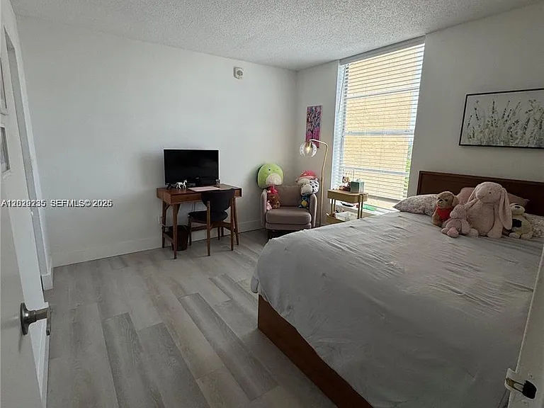 2000 NE 135th St #609 — Photo 11