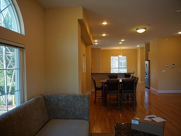 4th image of 12327 NE 7th Pl #105