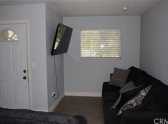 3rd image of 528 S 5th Ave