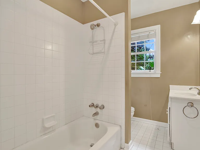 331 Oxford Dr — Photo 19