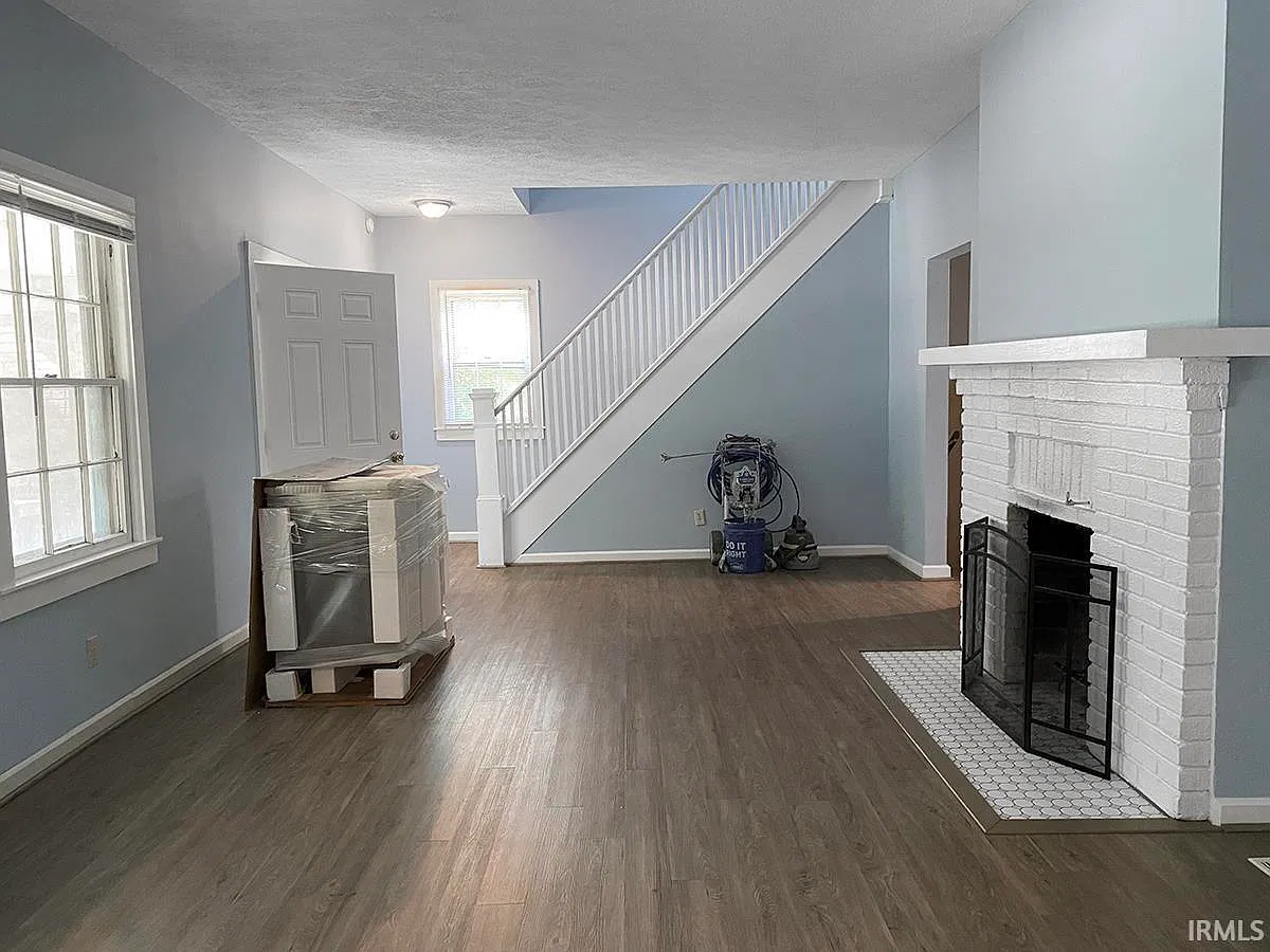 3 bed, 2.0 bath, 1792 sqft, $3,100 — Photo 2