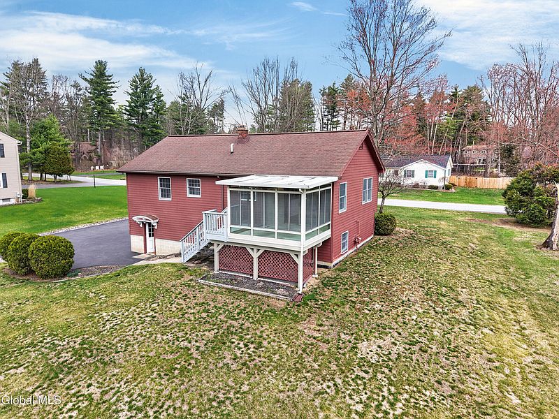 4th image of 45 Laurel Lane