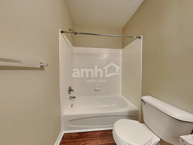 106 Frostwood Ln — Photo 15