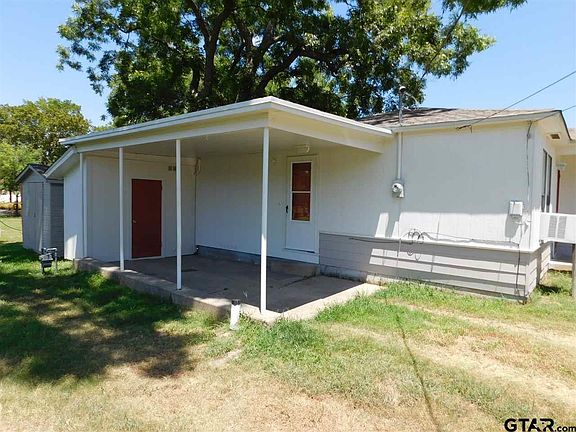 3rd image of 220 W Tawakoni Dr