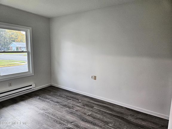 5th image of 1071D Argyll Circle