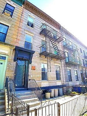 3rd image of 1930 Pacific St #1D