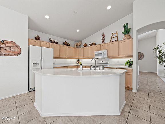 4th image of 65913 E Desert Wind Dr